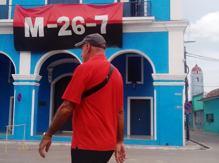 Las calles espirituanas abren sus brazos al 26. FOTO DEL AUTOR