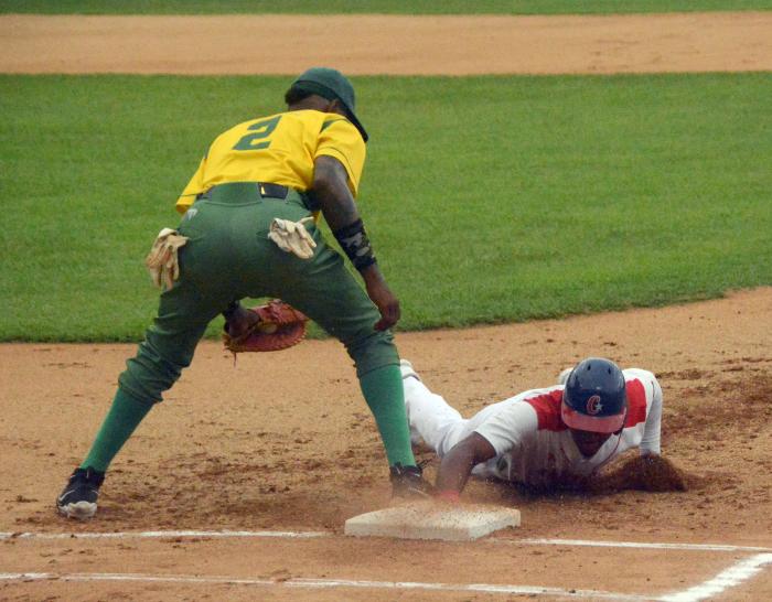 Beisbol-Serie 63-Play Off Las Tunas y Pinar del Rio.
