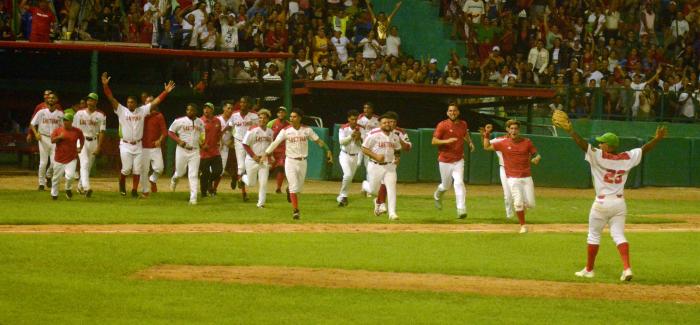 Beisbol-Serie 63-Play Off Las Tunas y Pinar del Rio.