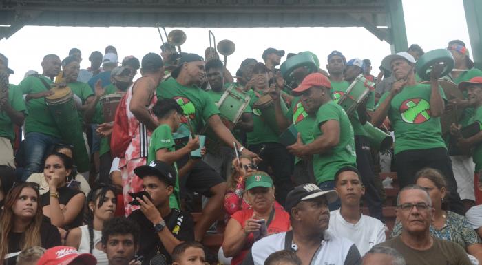 Beisbol-Serie 63-Play Off Las Tunas y Pinar del Rio,publico