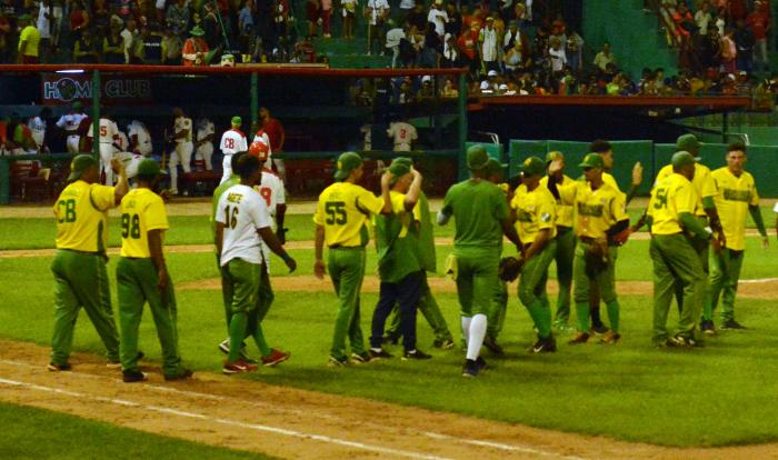 Beisbol-Serie 63-Play Off Las Tunas y Pinar del Rio.