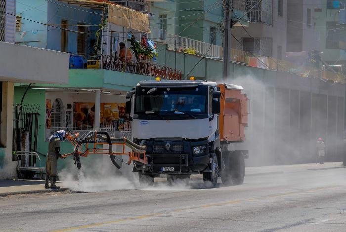 Reparación de baches en la avenida 51 Marianao