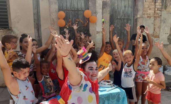 En esta etapa han sido bien recibidas las presentaciones de artistas y agrupaciones en los barrios