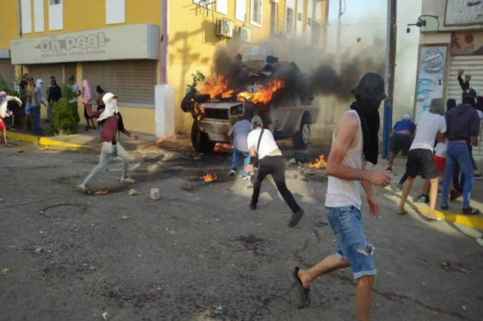 Atacar escuelas, hospitales, almacenes de alimentos, estaciones del metro, sedes de alcaldías, quema 
de vehículos, amenazas a líderes políticos no entran dentro del concepto de paz. foto tomada de Correo del orinoco

