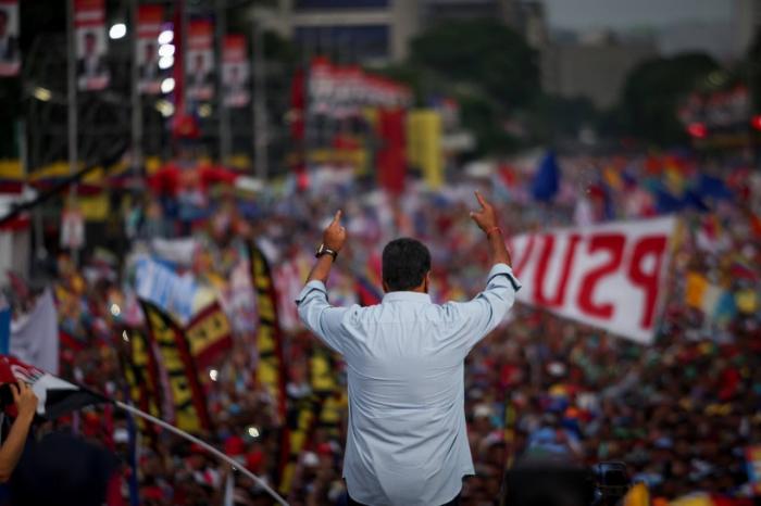 Desde el 28 de julio, Kayna forma parte de ese pueblo tricolor que persiste en hacerle saber a su Presidente 
su apoyo. foto: Telesur