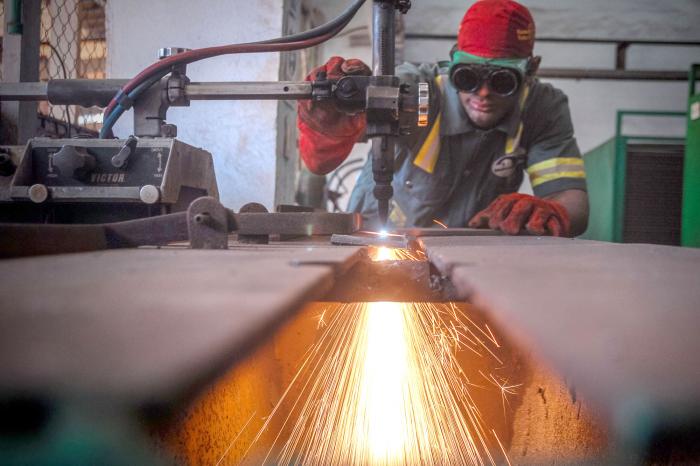 Talleres de la Empresa Mecánica del Níquel Comandante Gustavo Machín Hoed de Beche, en el municipio de Moa, provincia de Holguín, Cuba. FOTO/Juan Pablo CARRERAS