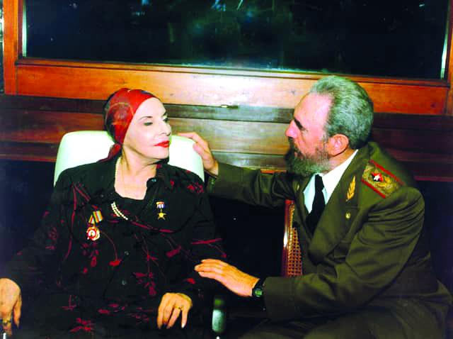 Alicia Alonso y Fidel. foto: Cortesía del Museo de la Danza	
