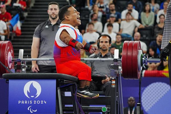 Pablo Ramírez ganó la primera medalla de Cuba en para powerlifting en citas estivales.
FOTO: COMITÉ PARALÍMPICO INTERNACIONAL
