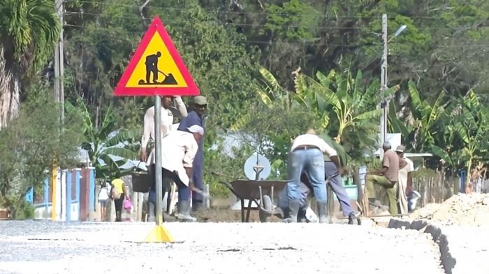 Rehabilitación de viales en zonas del Tercer Frente. foto: Ángela Santiesteban