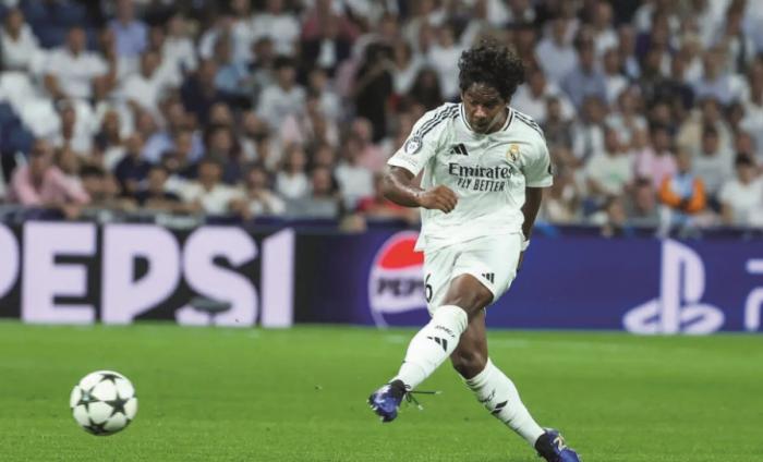 Endrick Felipe se estrenó con gol en la Champions League. Foto: EFE