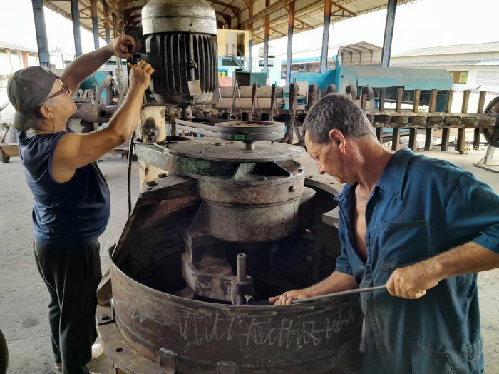 Una vez recuperado, este mezclador será incorporado a la producción de materiales de la construcción a partir de arcilla roja. Foto del autor