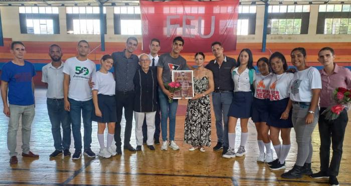 Directivos de la FEU y Viengsay Valdés fortalecen alianzas