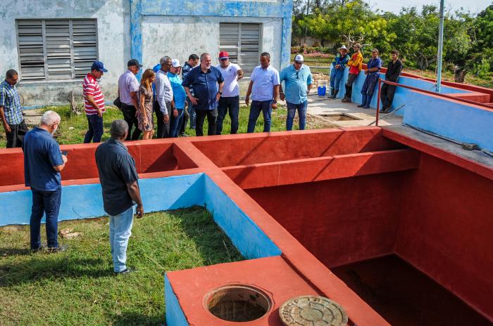 Recorrido del Primer Ministro Manuel Marrero Cruz, por la planta potabilizadora del Municipio Gibara, en la provincia Holguin