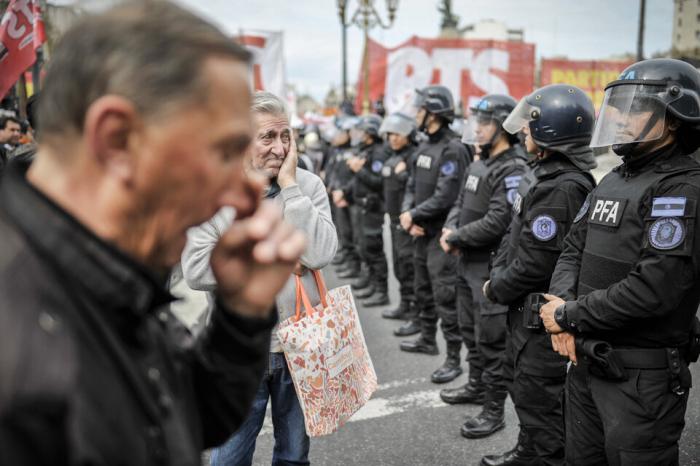 Es la tercera semana consecutiva de represión en las afueras del Congreso. Foto tomada de página 12