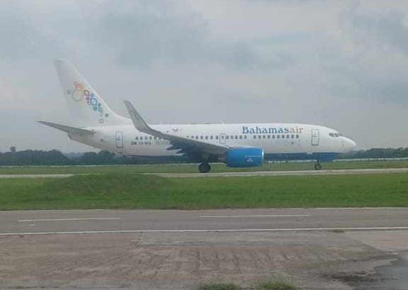 Realizan operación aérea de retorno de 19 migrantes irregulares desde Bahamas