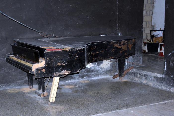 Mantenimiento, recursos, dinero, pueden ser argumentos para el deterioro del edificio; pero que un piano no se haya conservado, ¿qué explicación tiene?