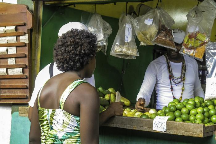 Hasta tanto no bajen los precios en las tablillas, el trabajo no será premiado con la aceptación del pueblo. foto: josé m. correa
