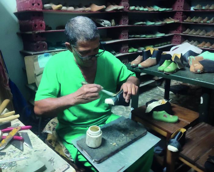 Desde agosto pudieron retomarse las confecciones de calzado ortopédico en Camagüey.