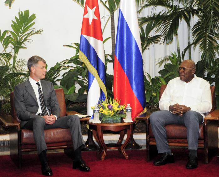 Salvador Valdés Mesa y Dimitry Aristov