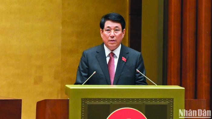 Luong Cuong reiteró su respeto y gratitud al Presidente Ho Chi Minh, a las generaciones anteriores y a los caídos por la Patria. 