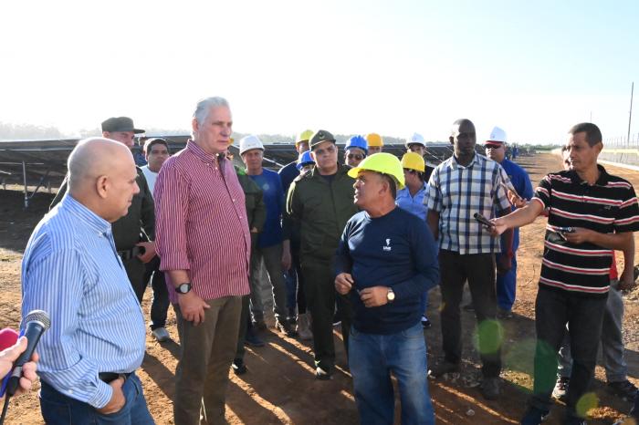 Los tres parques solares que se construyen en Cienfuegos podrían quedar sincronizados al sen en el mes de marzo venidero. foto: Estudios Revolución