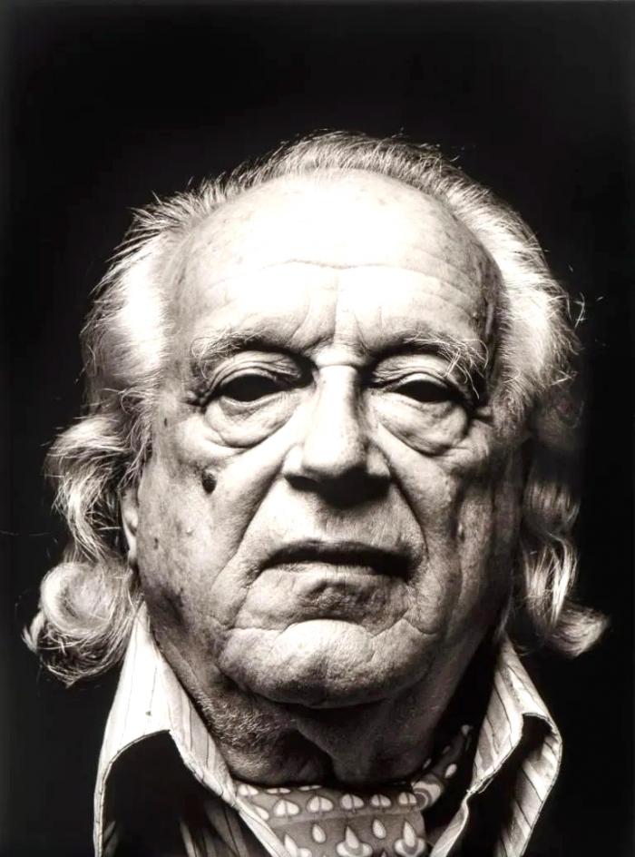 Alberti no se reconocía en ninguna otra profesión que no fuera la de poeta.
