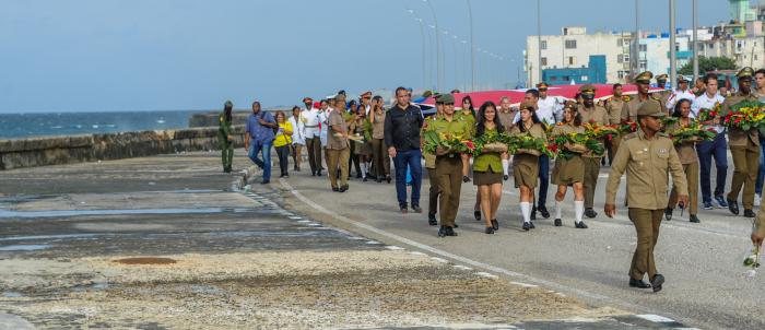 Flores a Camilo Cienfuegos