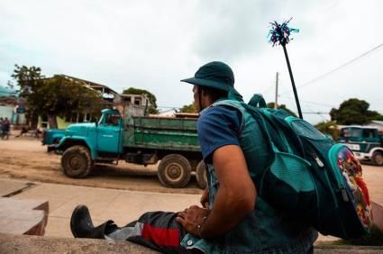 En Guantánamo se trabaja para recuperar el esplendor que arrebató Oscar. Autor: Claudio Peláez Sordo