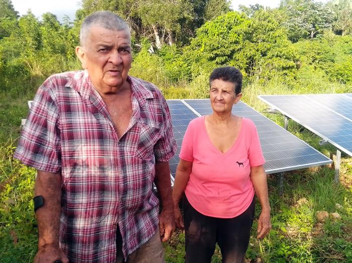 Paneles solares en campo