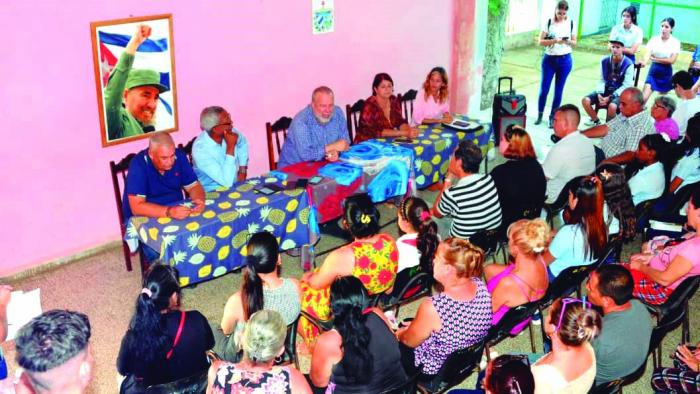 El pueblo planteó sus problemas con respeto y humildad.