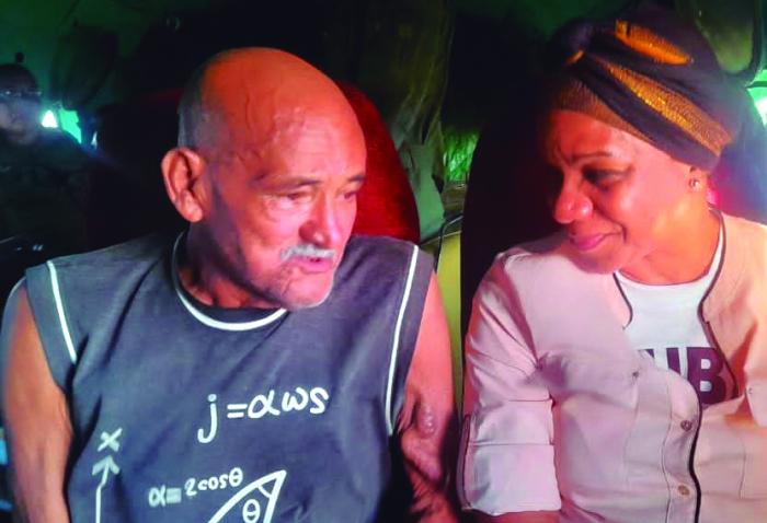 Firito e Inés María Chapman durante el vuelo, en la conversación que el anciano reproduce en detalles. 
Fotos: Abraham Gamboa