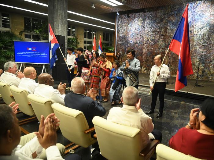 La larga y sincera amistad entre ambos países «nos alienta a seguir trabajando por la consolidación del diálogo político al más alto nivel», destacó Díaz-Canel