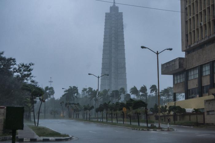 Paso del huracán Rafael por La Habana