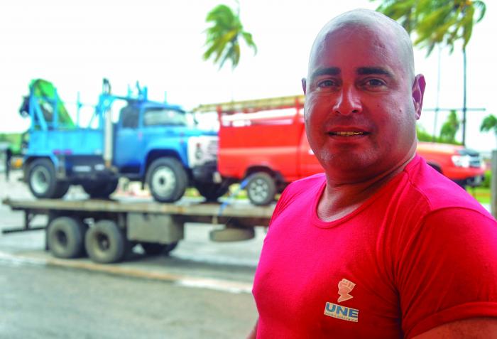 Quintín León Valdés, jefe de Brigada del contingente de trabajadores eléctricos de Ciego de Ávila. 
foto: José M. Correa