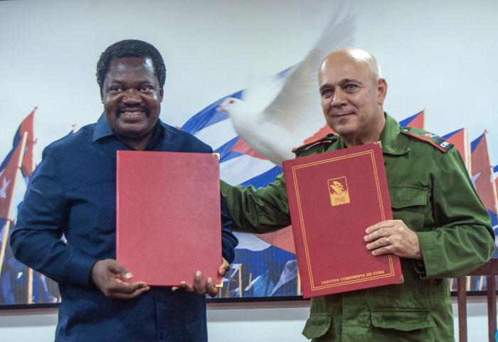 Firma de acuerdo de intercambio y cooperacion entre el Partido  Comunista de Cuba y el Chama Cha Mapinduzi de Tanzania. 