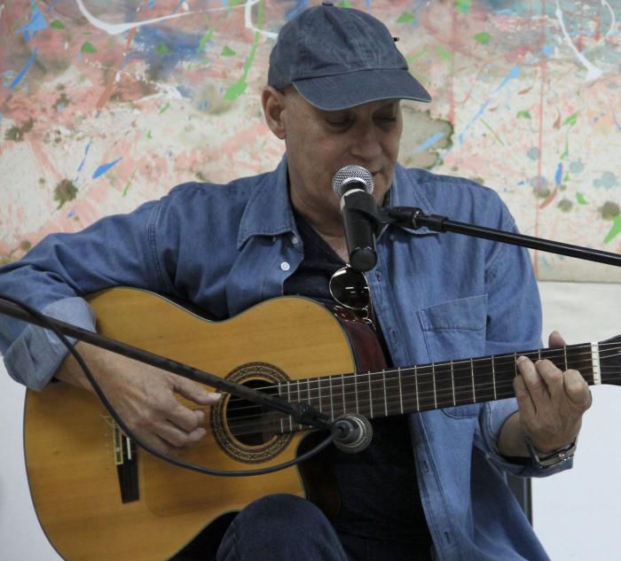 Fundador del Movimiento de la Nueva Trova, Vicente fue un defensor apasionado de las causas justas.