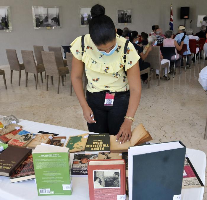 Acto de reconocimiento a las persona que han realizado donaciones al Centro Fidel Castro Ruz