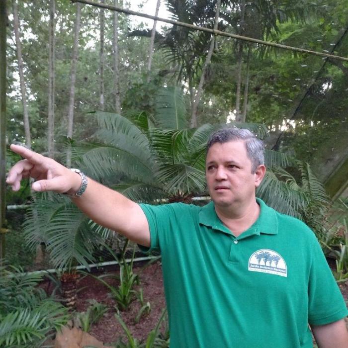 El Director del jbn resaltó que las investigaciones sobre la fl ora cubana son una prioridad en la labor científica de la institución. FOTO: COMUNICACIÓN JBN