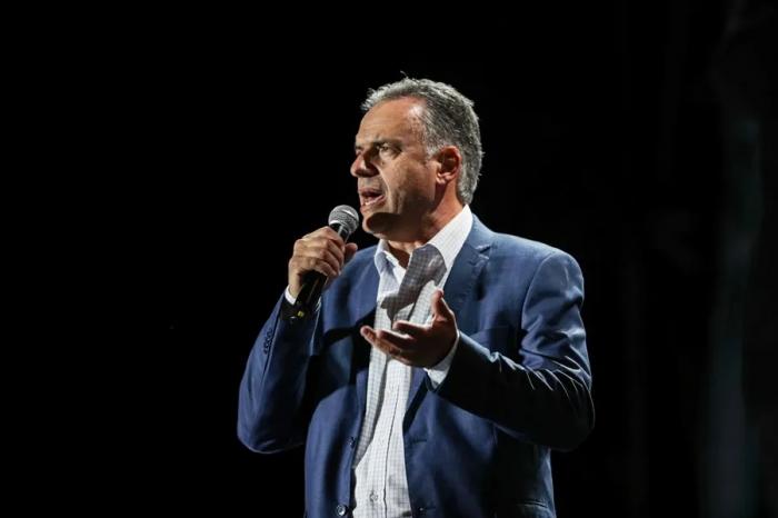 Un aspecto para tener en cuenta es que Orsi tendrá que gobernar sin mayoría parlamentaria. Foto: EFE