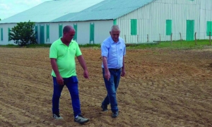 Los Ortúzar siguen enfrascados en hacer producir estas tierras. 
