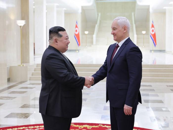 Visita de ministro de Defensa de Rusia a RPDC