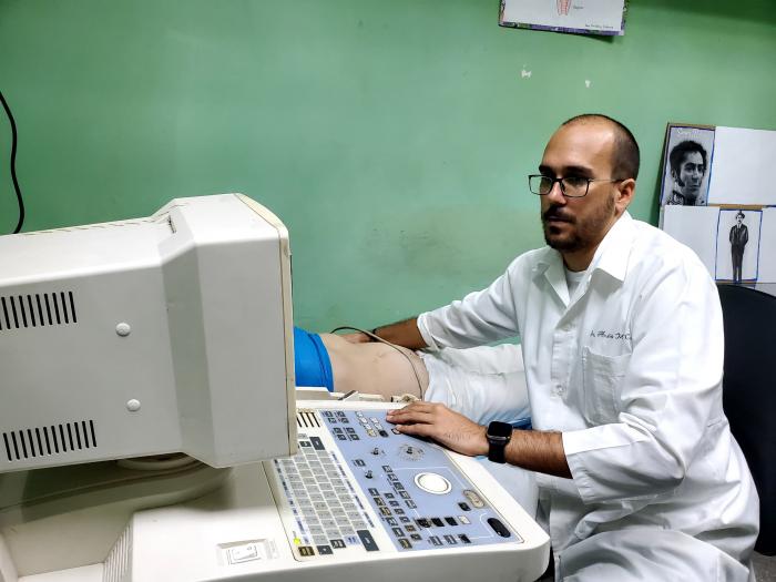  «Los cubanos vinimos a hacer bien», afirma el doctor Pérez Martín. 
foto: Cortesía del entrevistado
