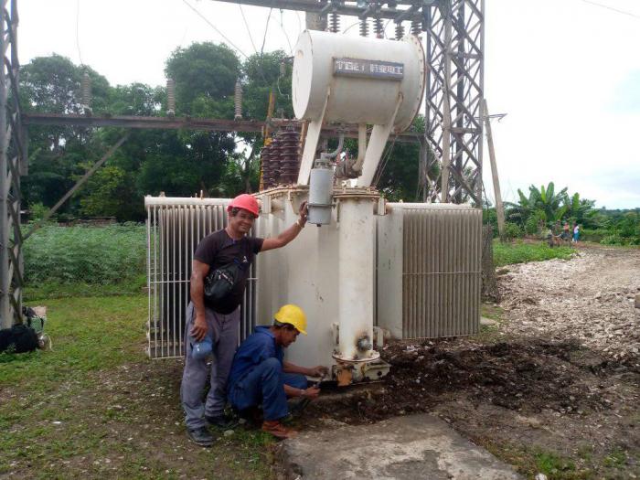 El robo del aceite del transformador anterior obligó al montaje e instalación de otro transformador potente, 
para proveer energía a varias comunidades. 