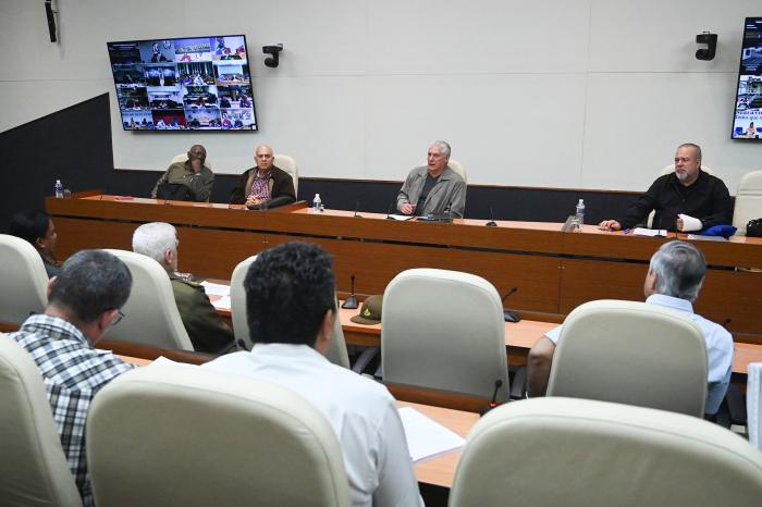 En el encuentro se pasó revista a la recuperación de las provincias afectadas por los recientes huracanes y sismos, en el Occidente y Oriente de la nación. foto: Estudios Revolución