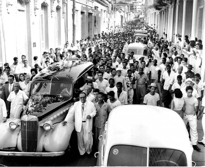 En una manifestación de pueblo combativo se convirtió el sepelio de Frank País y de Raúl Pujols.
FOTO: CARLOS MORALES