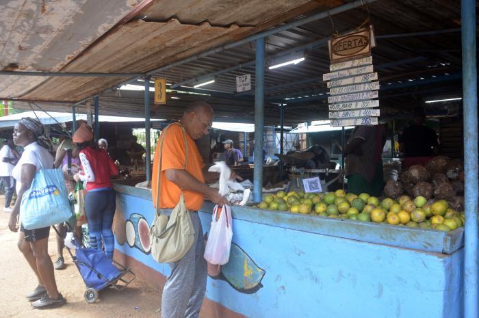 En medio de complejidades económicas cada vez más desafiantes, resulta vital perfeccionar el funcionamiento de los actores económicos. foto: Juvenal Balán	