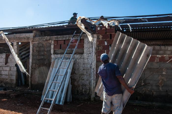 Se aspira concluir para el 31 de diciembre la reparación de las casas con daños ligeros en sus techos, y para antes del período de lluvias el resto. FOTO: DUNIA ÁLVAREZ PALACIOS