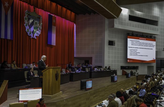 La nueva Ley coloca a las personas en mejor situación para la defensa y el respeto de sus derechos, refirió el Ministro de justicia. Foto: josé m. Correa