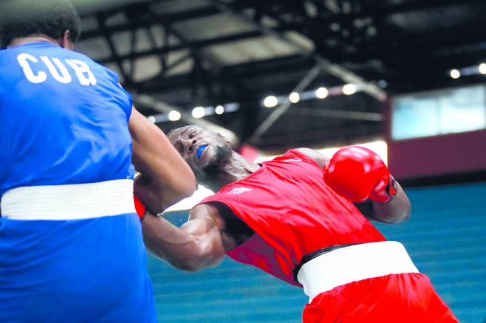 El 80 kilogramos holguinero Jorge Soto (rojo) es una de las apuestas más confiables de victoria para su provincia en las dos jornadas finales del torneo. Foto: Roberto Morejón
