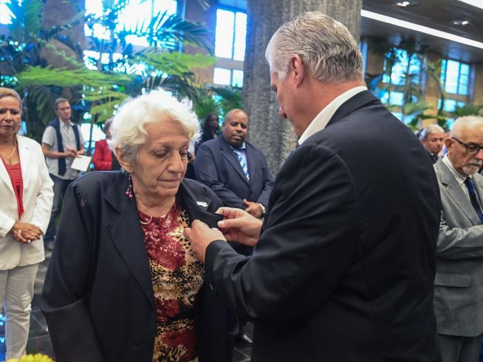 Homenaje a destacados educadores